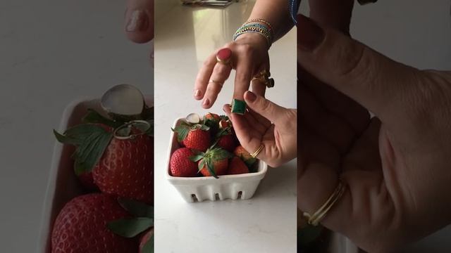 Choose a ring or two... смотреть онлайн