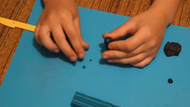 Лепим паука из пластилина смотреть онлайн