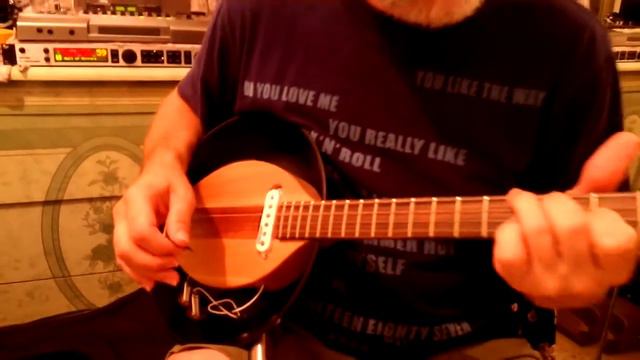 Fry pan guitar! смотреть онлайн