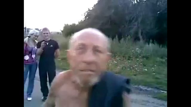 Дед футбольный мячик и Queen смотреть онлайн
