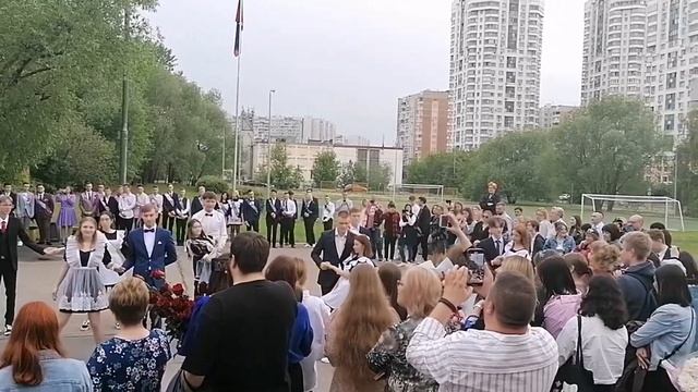 Вальс выпускной 11 класс май 23г школа 1034 Москва смотреть онлайн