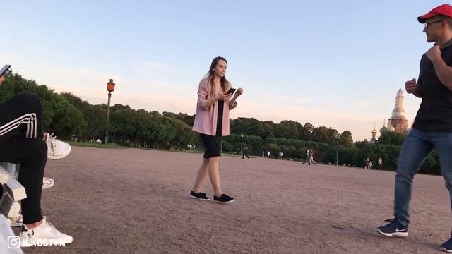 Попросил сфотографировать и СНЯЛ ФУТБОЛКУ/ РЕАКЦИЯ ДЕВУШЕК смотреть онлайн