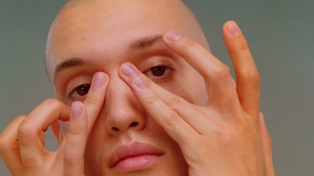 крем от отёков и тёмных кругов под глазами not my baggage от Somelove смотреть онлайн