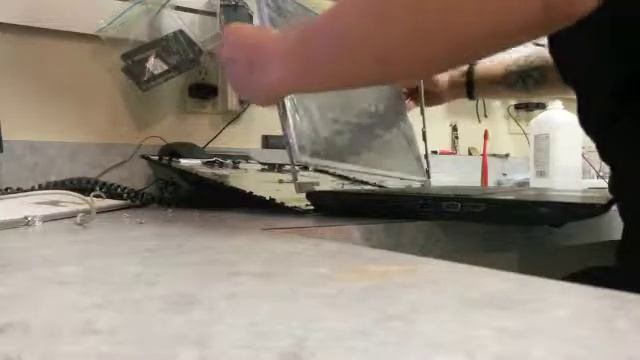 Laptop screen replacement / How to replace laptop screen [Asus x75a lcd] смотреть онлайн
