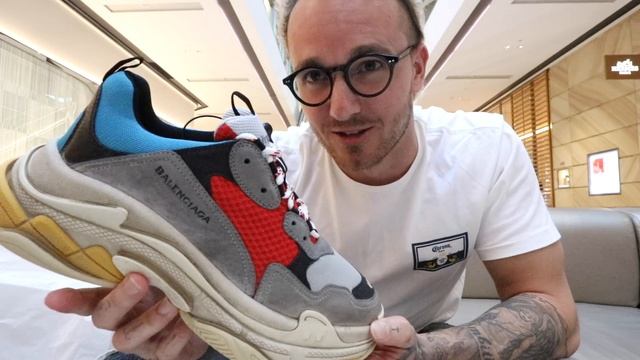 FIRST IN THE WORLD!! | BALENCIAGA TRIPLE S SNEAKER UNBOXING + ON FEET! смотреть онлайн