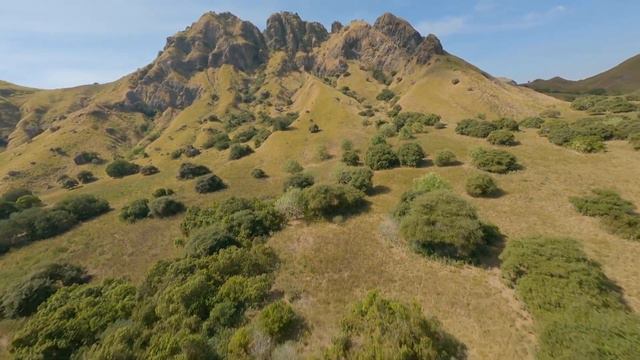 Flying FPV drones in Komodo National Park (re-upload) смотреть онлайн