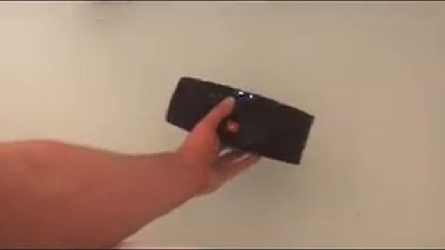 Что если бросить блютус колонку JBL в воду? смотреть онлайн