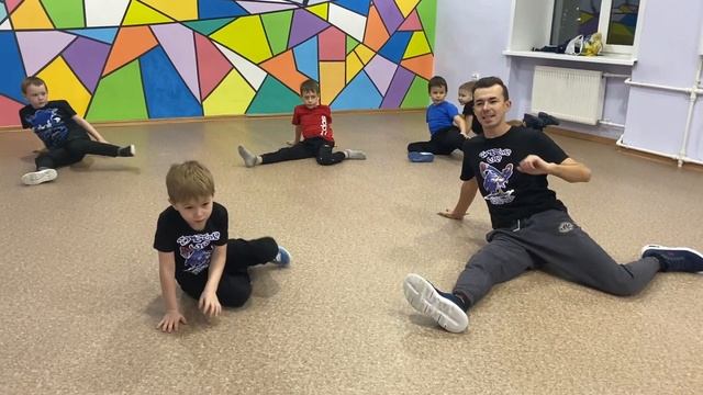 Tutorial - Backspin | Как научиться крутиться на спине | break dance смотреть онлайн