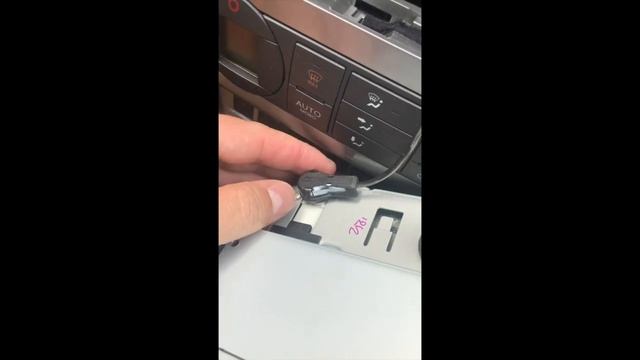 Comment démonter l'autoradio de la ford focus année 2008 / Démontage autoradio / ford focus смотреть онлайн