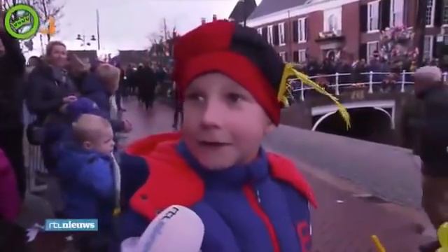 Sinterklaas Ik wil een XBOX met FIFA 18 #DUMPERT #SINTERKLAAS 2017 смотреть онлайн