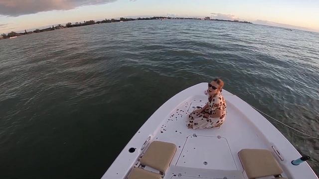 Man Jumps Into Sea to Rescue Proposal Ring - 1383202-2 смотреть онлайн