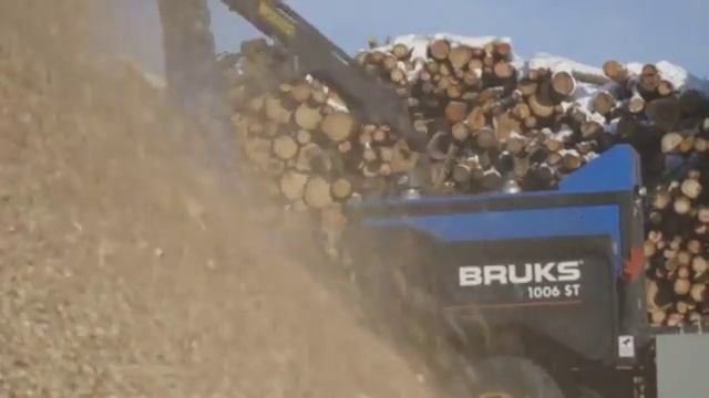 Мобильная рубительная машина Bruks с автономным двигателем смотреть онлайн