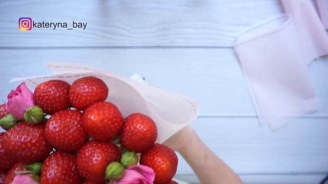 БУКЕТ ИЗ КЛУБНИКИ СВОИМИ РУКАМИ | МАСТЕР-КЛАСС I Как сделать букет смотреть онлайн