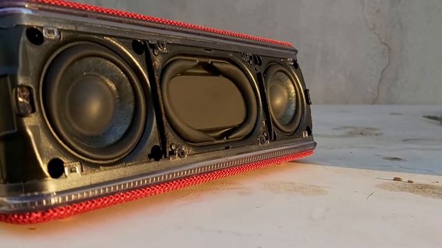 Sony srs xb 31 BASS Test !!! ebm 100 % ( no grill) смотреть онлайн