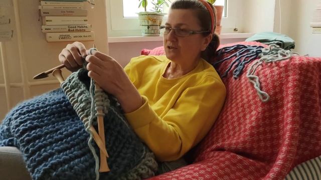 Как вязать по кругу, имея лишь 2 спицы))) смотреть онлайн