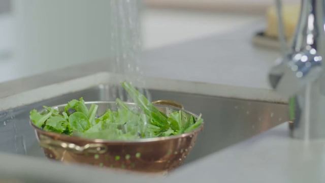 Кухонные смесители с выдвижным изливом Grohe Concetto и Grohe Essence (www.santehimport.com) смотреть онлайн