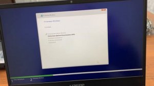 китайский ноутбук hasee зайти в биос и поставить загрузку с флешки и установить виндовс 10