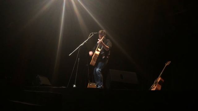 Jim Adkins (Jimmy Eat World) - Authority Song @ Teatro Alfil, Madrid смотреть онлайн
