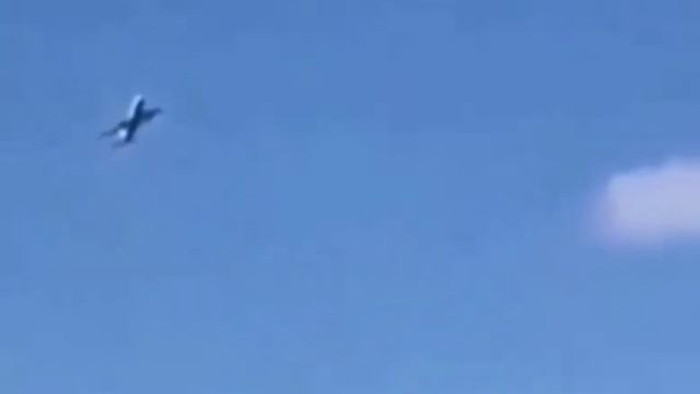 Самолёт в сильной зоне турбулентности. Airplane in a strong zone of turbulence. If you sat down. смотреть онлайн