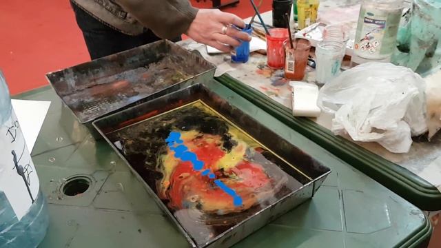 Искусство рисования красками на воде смотреть онлайн