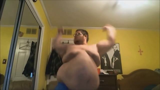 Жирный мужик танцует :D смотреть онлайн