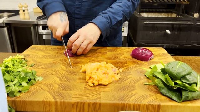 Котлетки из лосося со сладким перцем и шпинатом смотреть онлайн