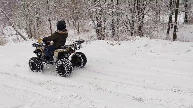 Семейный заезд на двух квадроциклах. смотреть онлайн