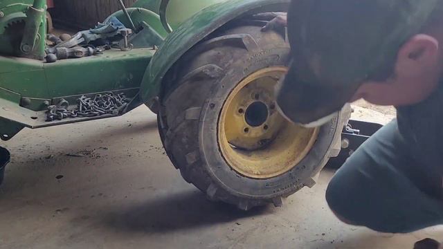 1965 John deere 110 round fender getting setup for plow day смотреть онлайн