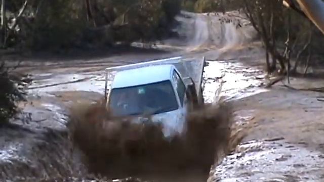 Hilux Mud hole смотреть онлайн