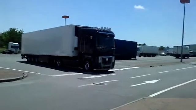 le renault de mika смотреть онлайн