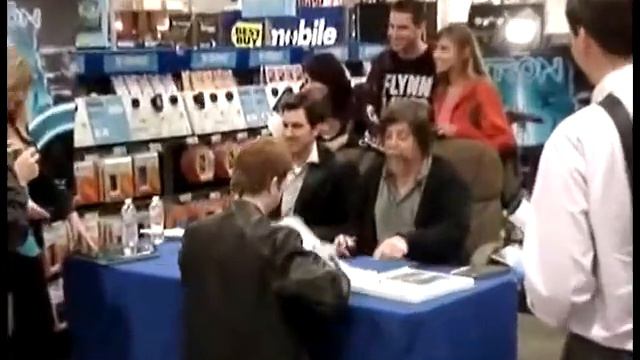 Tron Legacy & Original Classic DVD Signing in Hollywood - 4/05/11 смотреть онлайн