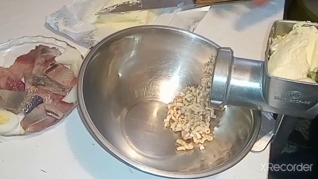 НАСТОЯЩИЙ ФОРШМАК ИЗ СЕЛЕДКИ. Все что потребуется селедка, лук, масло и яйца смотреть онлайн