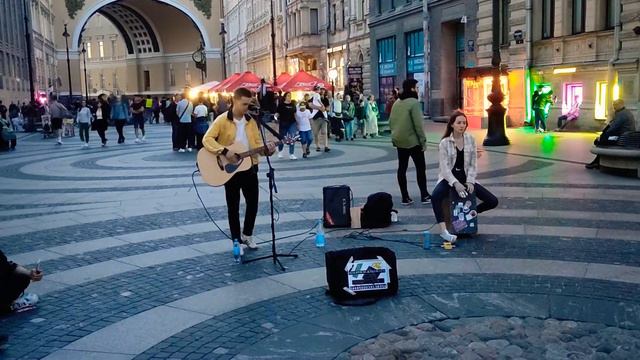 Океан Ельзи - "Обійми", в исполнении группы "Мокрый виноград" на Большой Морской улице в Петербурге смотреть онлайн
