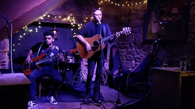 Animal (Badflower Cover) Live acoustic @ Firehouse смотреть онлайн
