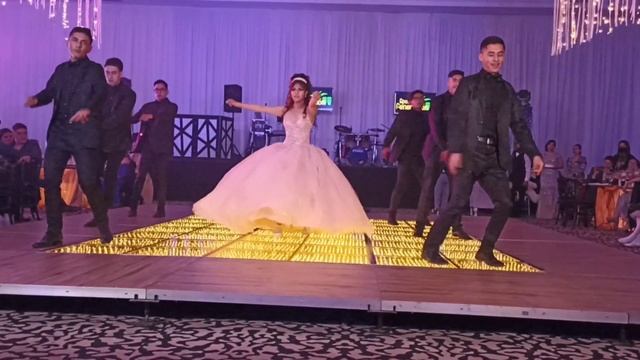 Diamonds//Vals Principal//Coreografía 15 Años смотреть онлайн