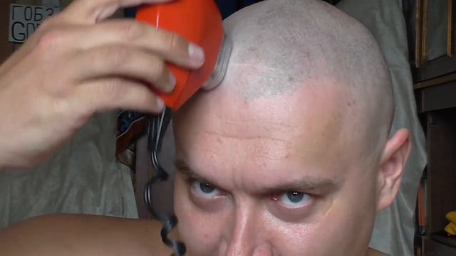 БРИТЬЁ ГОЛОВЫ ОПАСНОЙ ЭЛЕКТРО БРИТВОЙ СССР - HEAD SHAVING the USSR смотреть онлайн