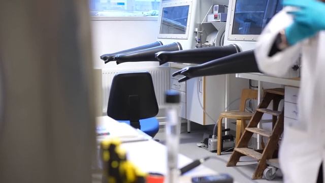 Touching URANIUM and EXPOSING Myths - A day in the Life of a Nuclear Physicist смотреть онлайн