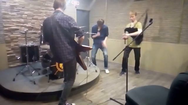 Металл с Волынкой (Enemy Unseen - Kreator) смотреть онлайн