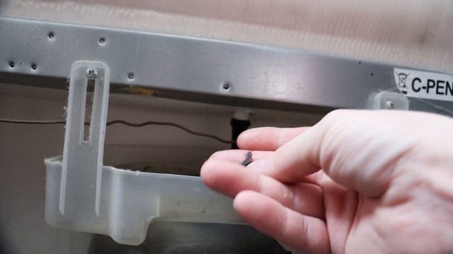 ЛЁД В МОРОЗИЛКЕ смотреть онлайн