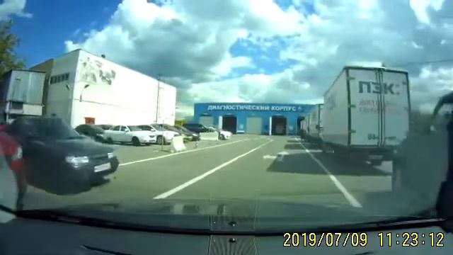 БЫДЛО БЕЗ ОЧЕРЕДИ ЛЕЗЕТ смотреть онлайн