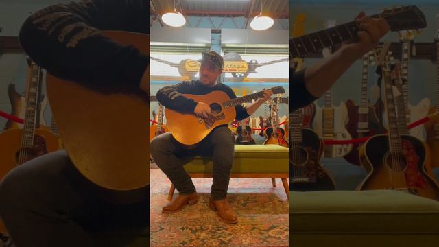 “Coming Down From Rising Fawn” on a ‘41 Gibson J-35 #acousticguitar #countryguitar #bluegrassguitar смотреть онлайн