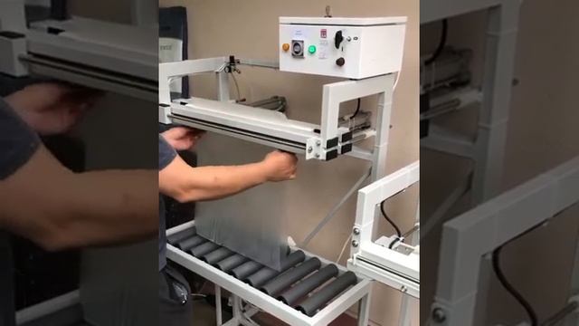 Запайщик вертикальных пакетов на рольганге смотреть онлайн