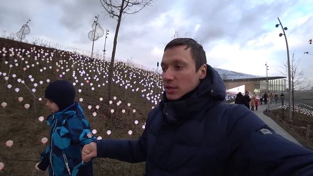 Сколько стоит поездка в Москву из Санкт-Петербурга всей семьей? | Путешествие по России #2 смотреть онлайн