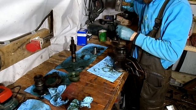 Беларус 820 ремонт карданный привод ПВМ / Belarus 820 FDA Intermediate Bearing Clutch Rebuild