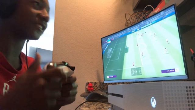 Playing fifa 19 on a monitor (gets crazy) смотреть онлайн