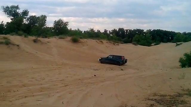Honda CR-V барахтаемся в песках смотреть онлайн