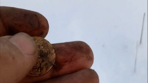 Выпал снег а мы копаем.