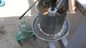 Давим виноград на самодельном прессе 12 тонн