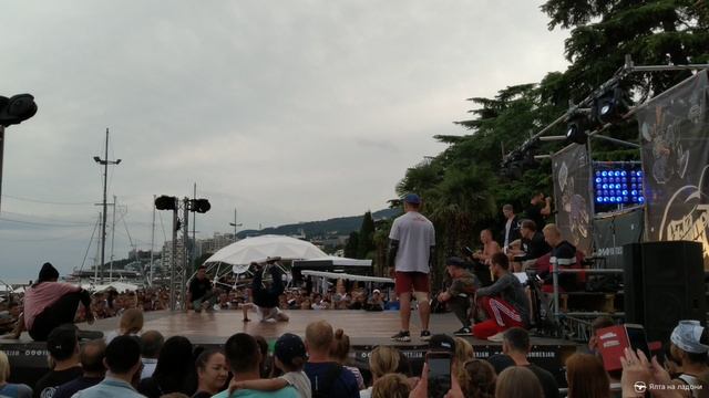 Брейкданс-фестиваль Yalta Summer Jam на набережной Ялты смотреть онлайн