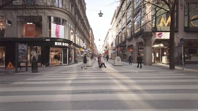 Drottninggatan, the major pedestrian street of Stockholm - 4K Stockholm City Walks ? [Binaural ASMR смотреть онлайн